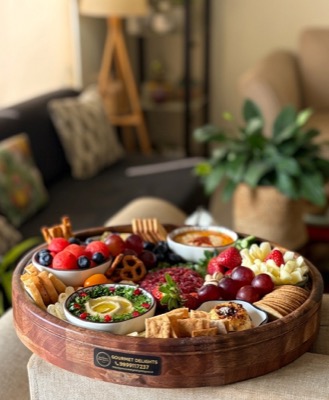 Wreath platter side view